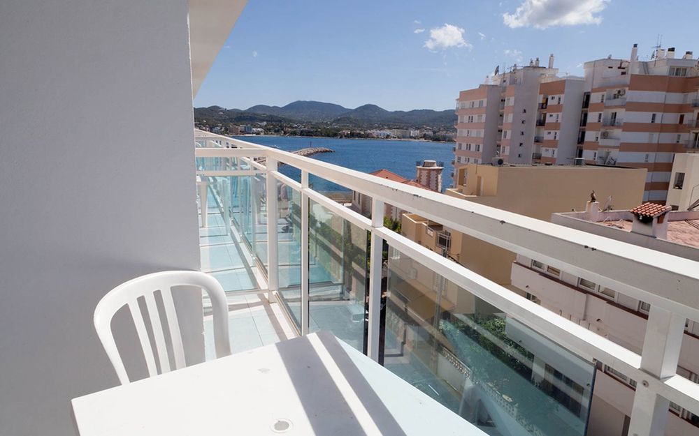 Hotel Apartamentos Vibra Central City - Adults Only San Antonio  Exterior photo